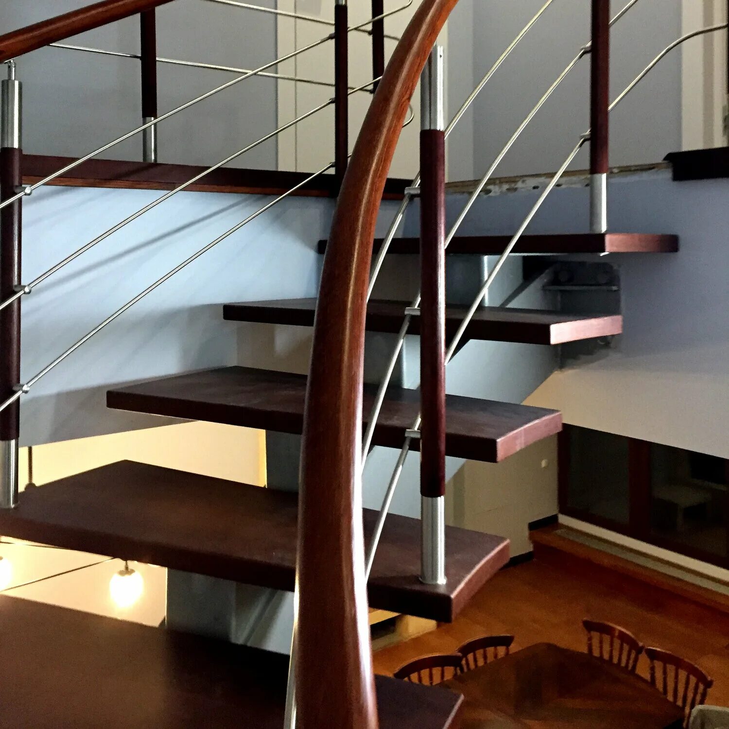 Лестница в доме. Лестница к-001м/1. Лестницы под ключ визитка. Изготовление лестниц москва. Лестница престиж лп-11.