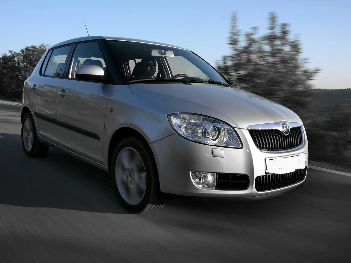 Шкода купить 2007. Skoda Fabia 5j. Skoda Fabia II 2007. Skoda Fabia хэтчбек 2007. Шкода Фабия 1.4 2010.