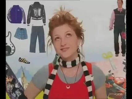 На седьмом этаже кто поет