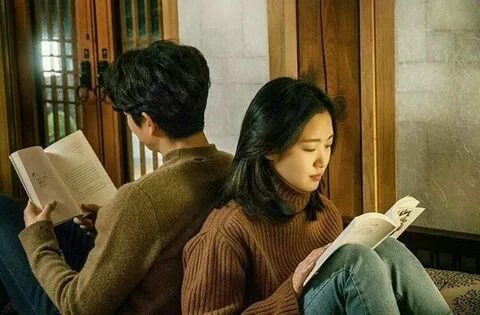 Гоблин читает книгу