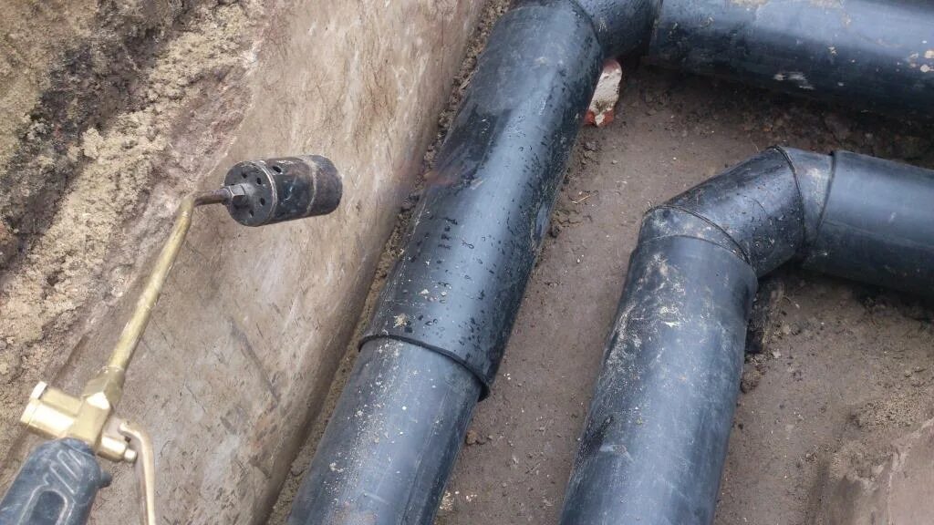 Врезной стык теплотрассы. Сшитый полиэтилен изопрофлекс. Прокладка наружных сетей водопровода и канализации. Тройник ппу 100. Изоляция стыков ппу труб.