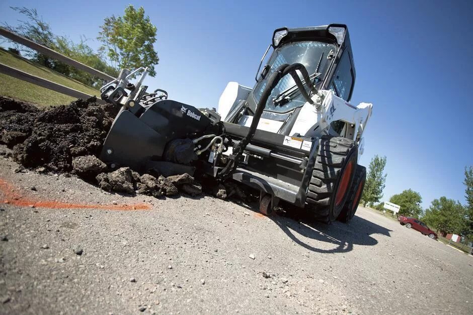 Фреза Bobcat 18 Hyd Planer. Бобкэт с фрезой. Фреза Planer 24psl на Bobcat s770. Фреза по асфальту на Бобкат. Фреза на бобкэт