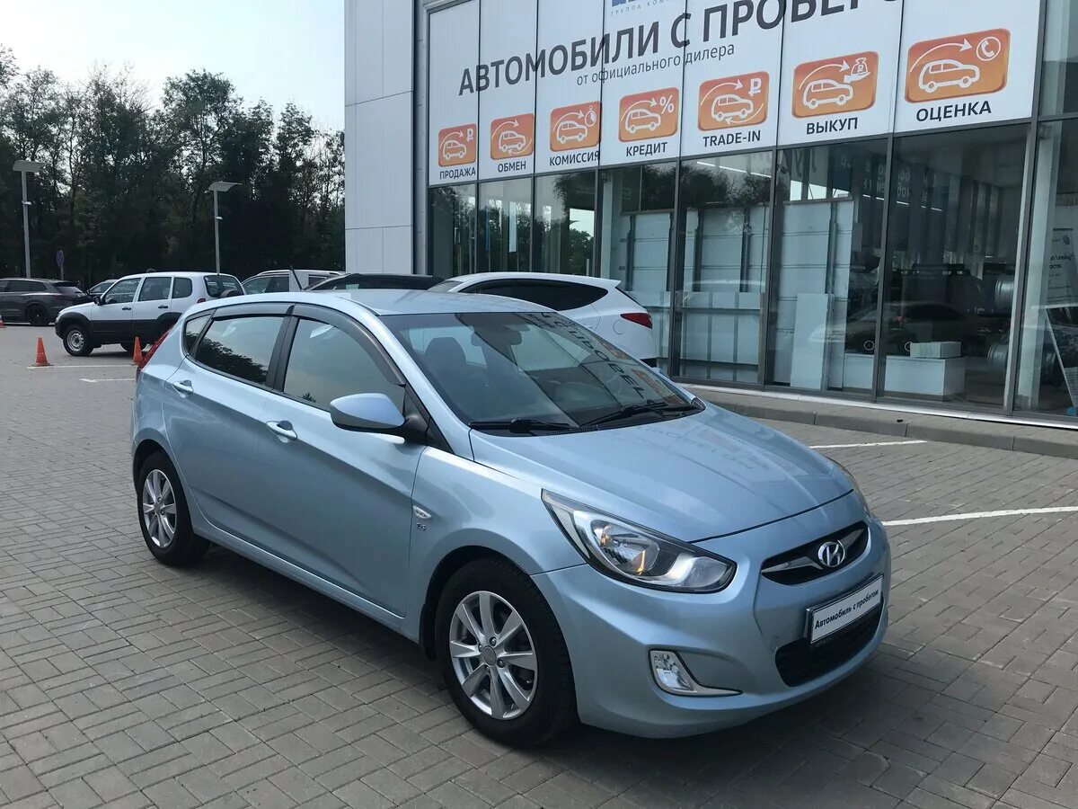 Кросс хетчбэка solaris krx. Хендай Солярис 2013 1.6. Hyundai Solaris 2013 1.6. Хёндай Солярис 2013 хэчбек. Hyundai Solaris 1.6 at.