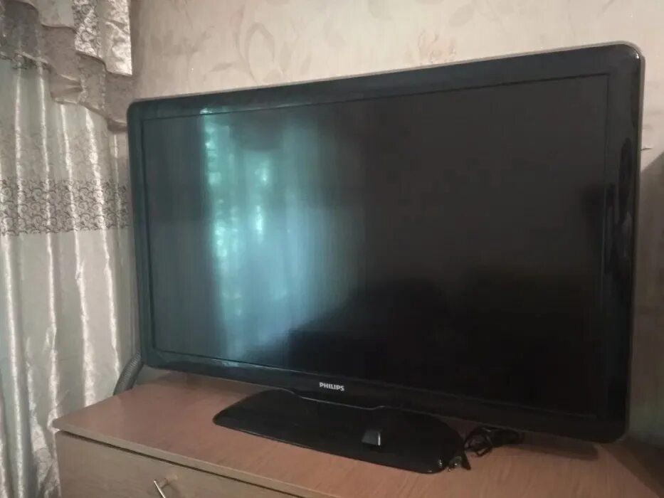 Частные свежие объявления купить б у. Телевизор плазма Daewoo dp-42sp. Бэушные телевизоры. Продается телевизор. Телевизор в руках.