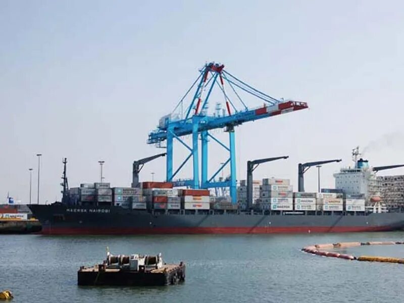 событие в порту. порт в проливе ла манш. порт ла манш. профессия кораблестроитель. порт южный украина.