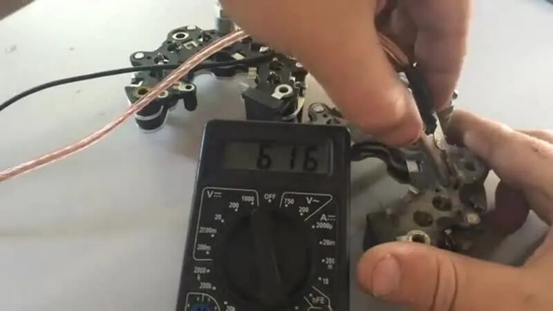 Проверить генератор ваз 2110 мультиметром. Прозвонка диодного моста. прозвонить диодный мост генератора ваз 2110 мультиметром. проверка диодного моста мультиметром 2110. диодный мост 2110 проверка.