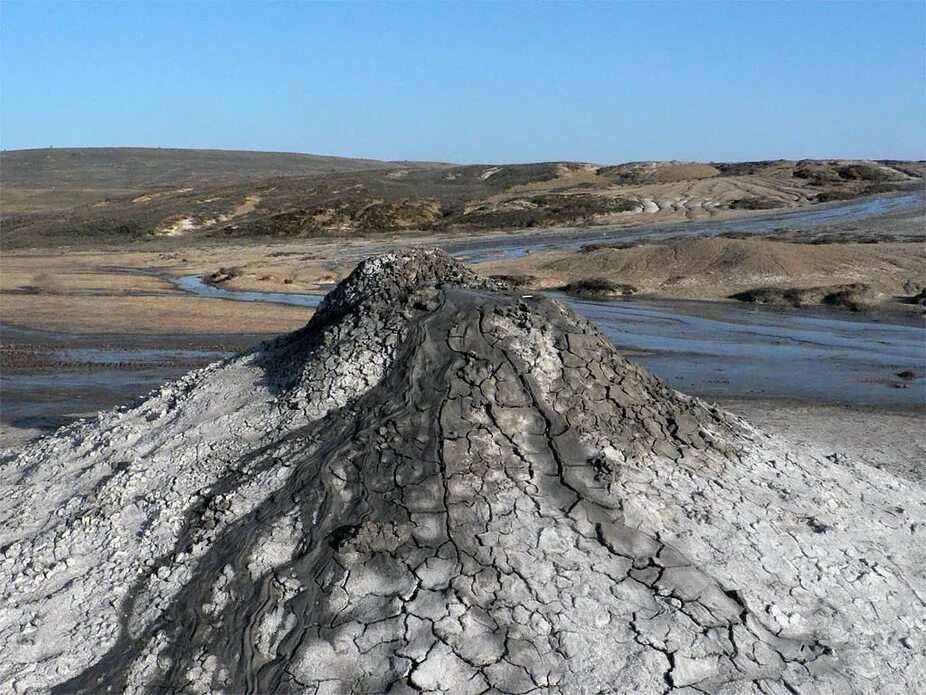 Грязевой вулкан блевака. Грязевой вулкан джау-тепе. Вулкан в крыму. Грязевой вулкан джау-тепе. Долина грязевых вулканов в крыму.