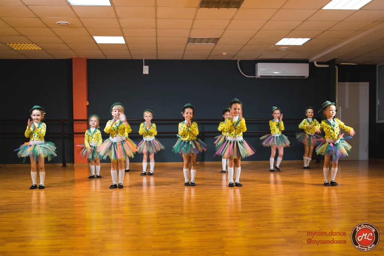 Спорт и танцы 7 гвардейской волгоград. Танцевальная студия на пр королева. Танцевальные коллективы ростов на дону. My community танцевальная студия. Школа танцев.