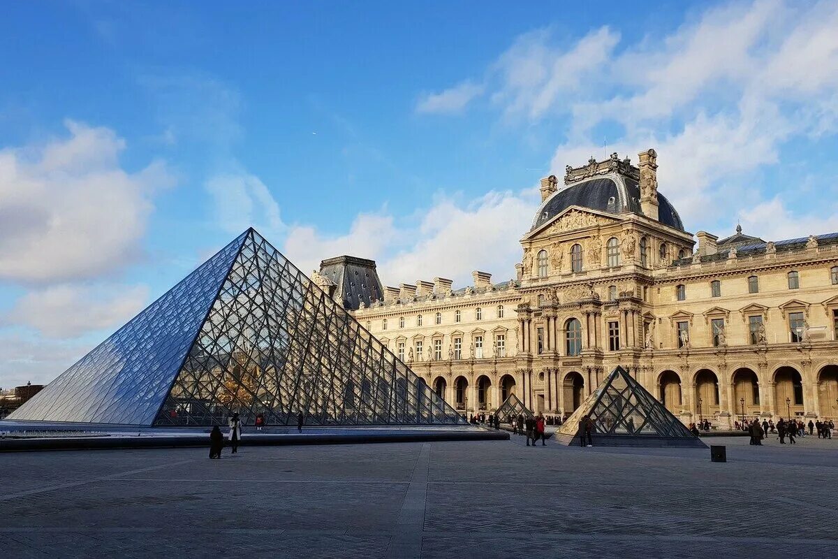 Musee louvre. Музеи. Лувр. Париж. Дворец-музей Лувр в Париже. Здание Лувра в Париже. Лувр здание музея.