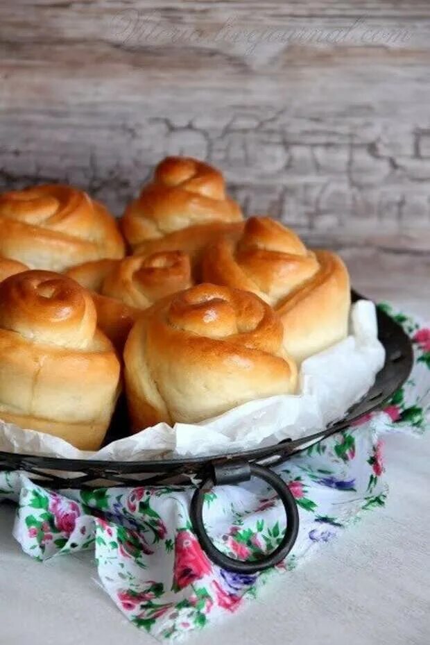 Булочки розочки. Булочки мамины плюшки. Медовые булочки "розочки".