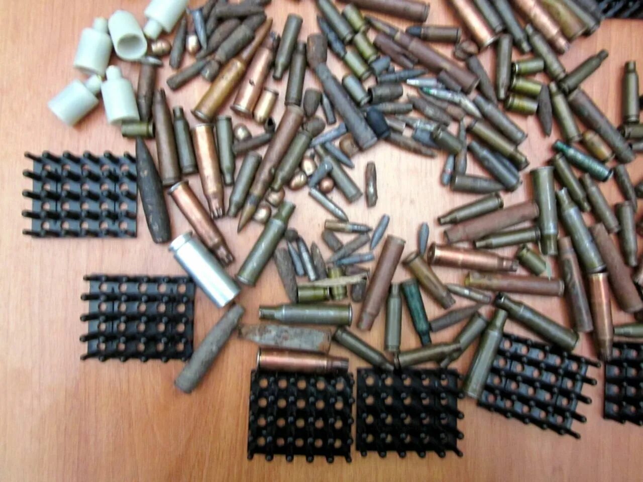 92. Пороховая гильза. 6 22 lr. Пороховая гильза. Выстреленный патрон.