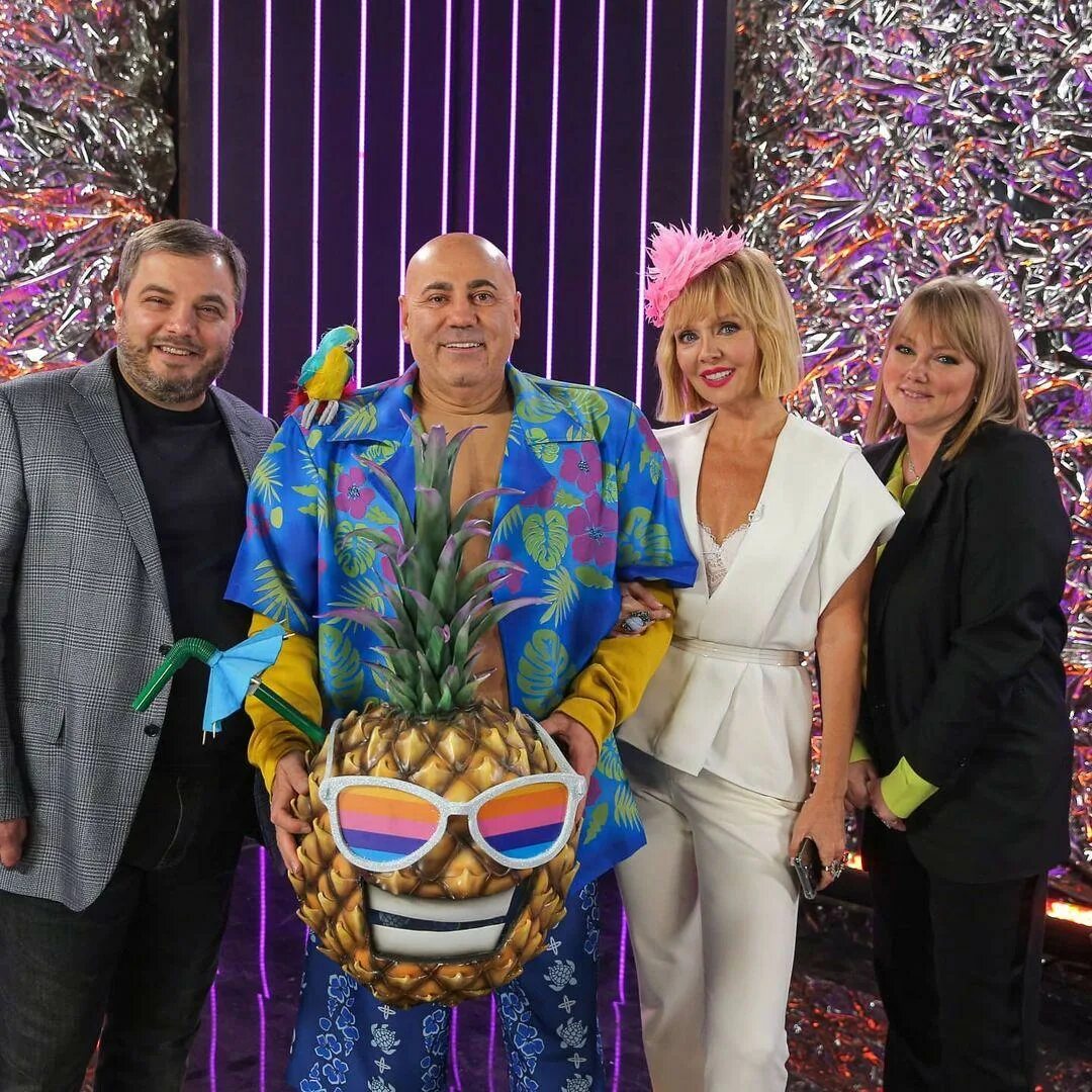 Шоу конфетка. Шоу конфетка на тнт. Продюсеры конфетки. Чумаков конфетка. Гарик мартиросян фото.