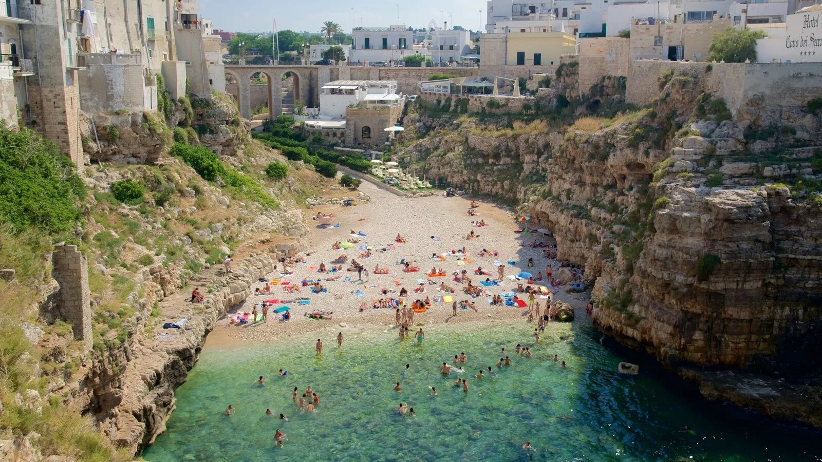 Бари Апулия пляжи. Бари Апулия Италия. Bari Италия пляж. Полиньяно-а-Маре, Апулия. Бари цены