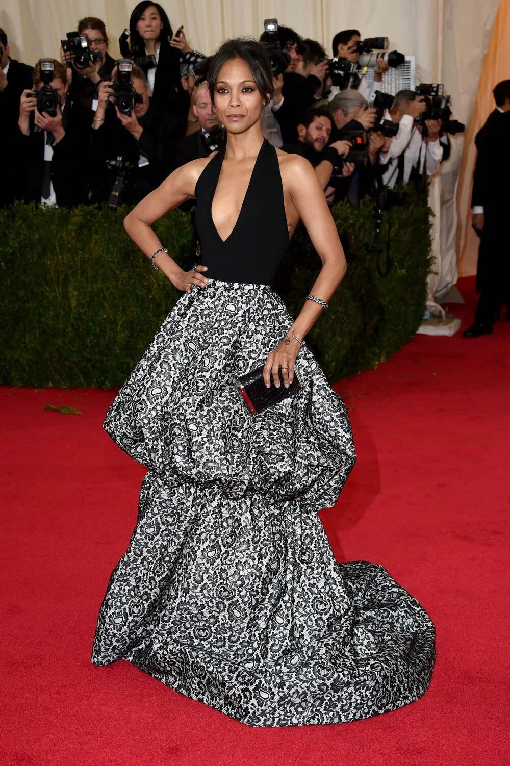 Знаменитости 2014. Зои салдана декольте. зои салдана 2014. met gala 2014. зои салдана голливудская звезда.