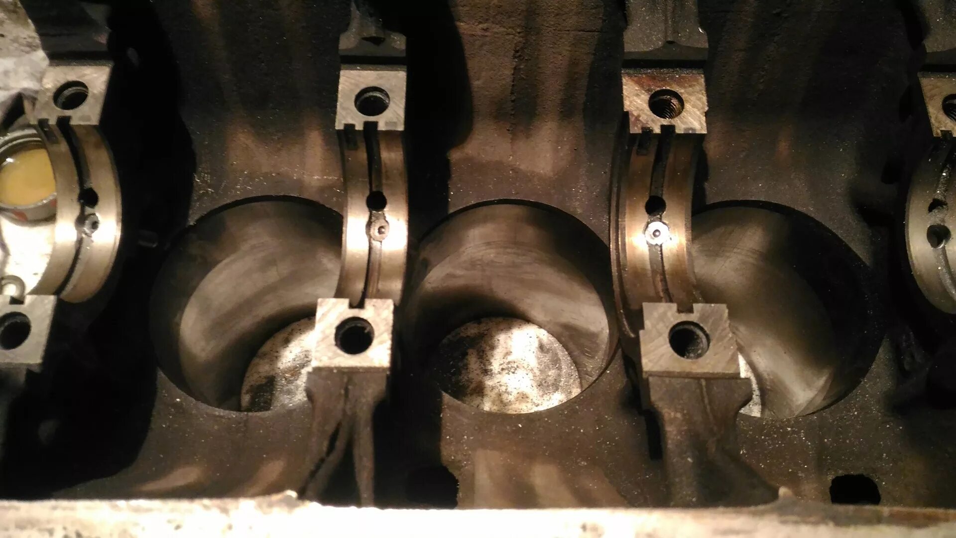 Масляные форсунки ваз 126 мотор. Масляные форсунки ваз 2112. 6 8 клапанов ваз. Масляные форсунки приора. Маслофорсунки ваз 2112.