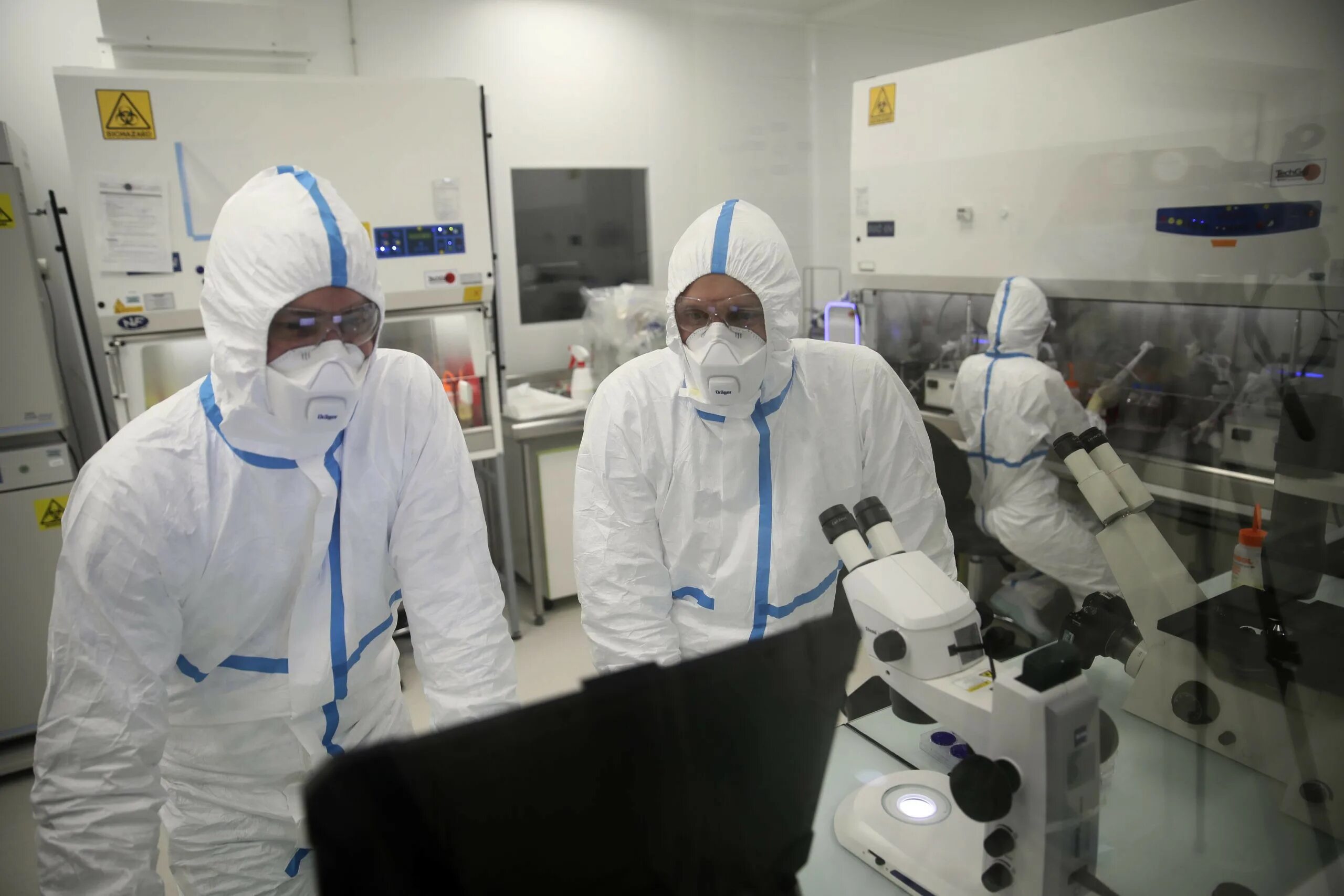 Дельтакрон штамм коронавируса. Институт 6 в Токио изучение химоружия. Омикрон сотрудники. Новый штамм коронавируса 2022
