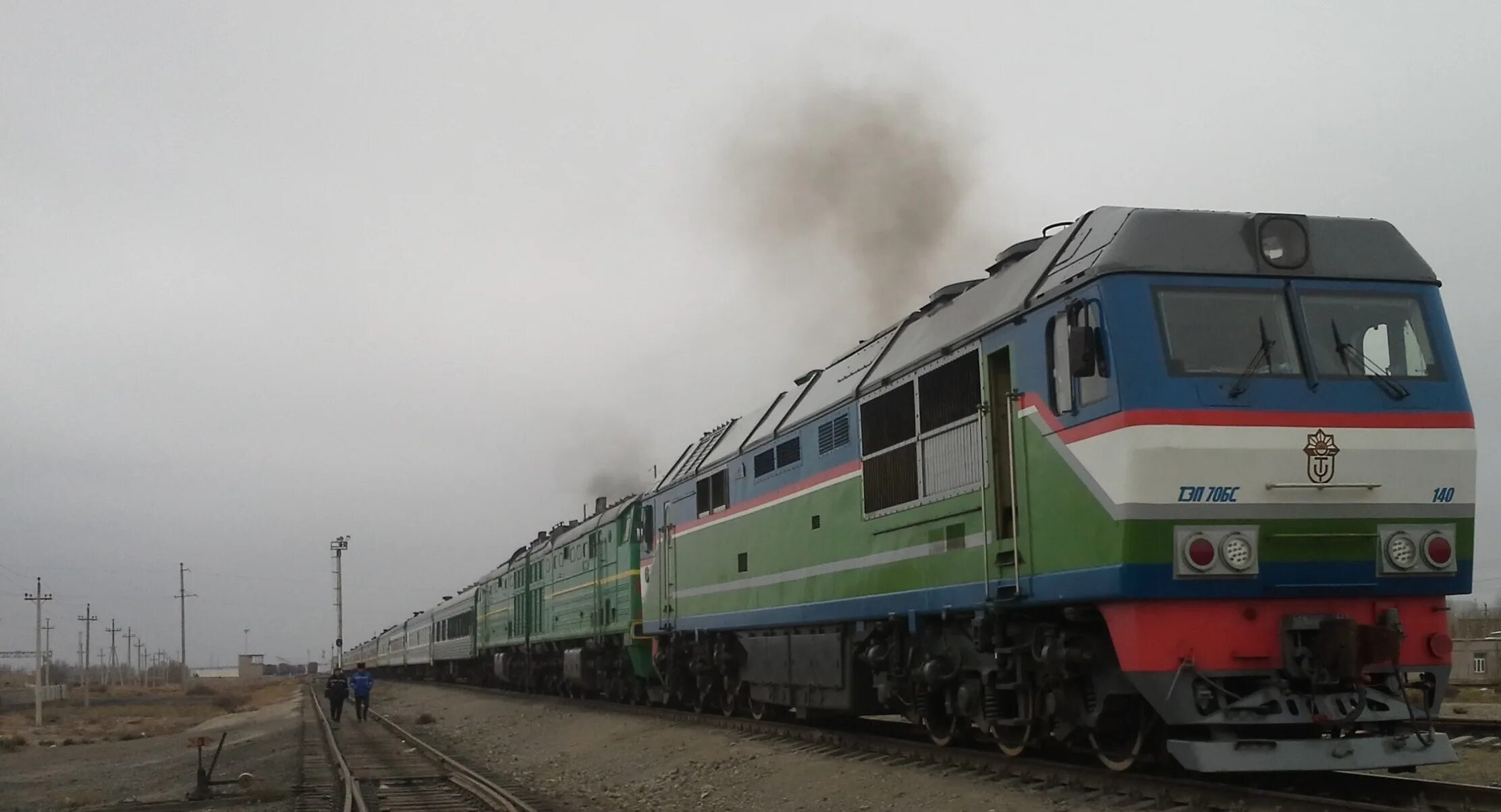 Узбекские поезда. Поезд узбекистан. железная дорога узбекистан. , uzbekistan поезд. узбекские электрички.
