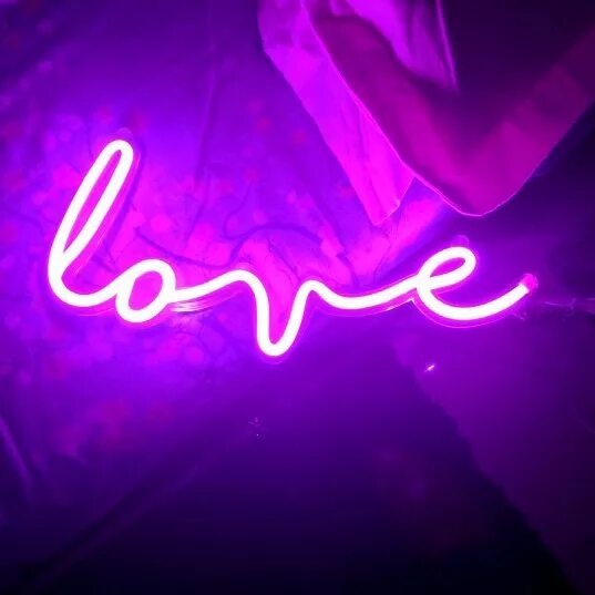 Neon love. Неоновые надписи. Neon love. Неоновые надписи. Светильник love.