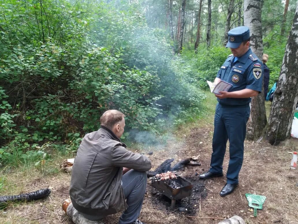 Последствия нарушения безопасности. Нарушение противопожарной безопасности. Нарушитель пожарной безопасности. Нарушение пожарной безопасности в лесу. Нарушители в лесу.