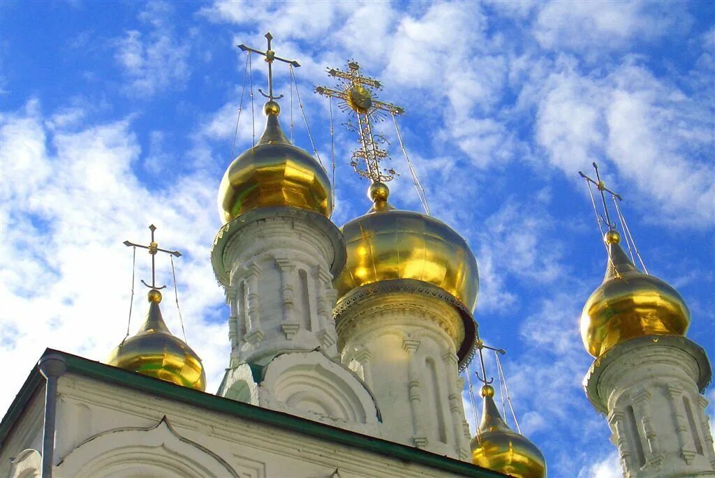Что такое в храме вынос креста. Православный к. Человек молится в храме. Молитва в великий пост. Православный к.