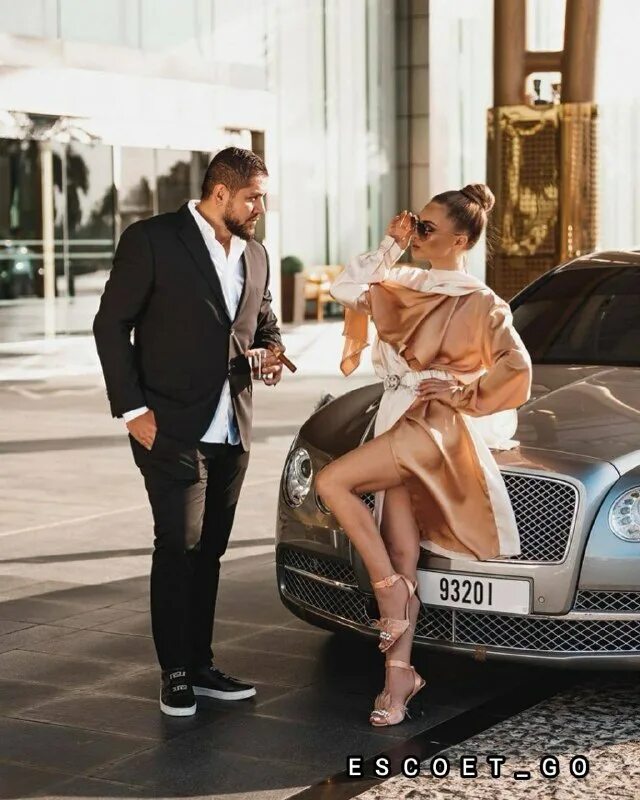 Успешный бизнесмен. Успешный миллионер. Бизнесмен с деньгами. Успешные красивые и богатые мужчины. Ранее обеспеченные.