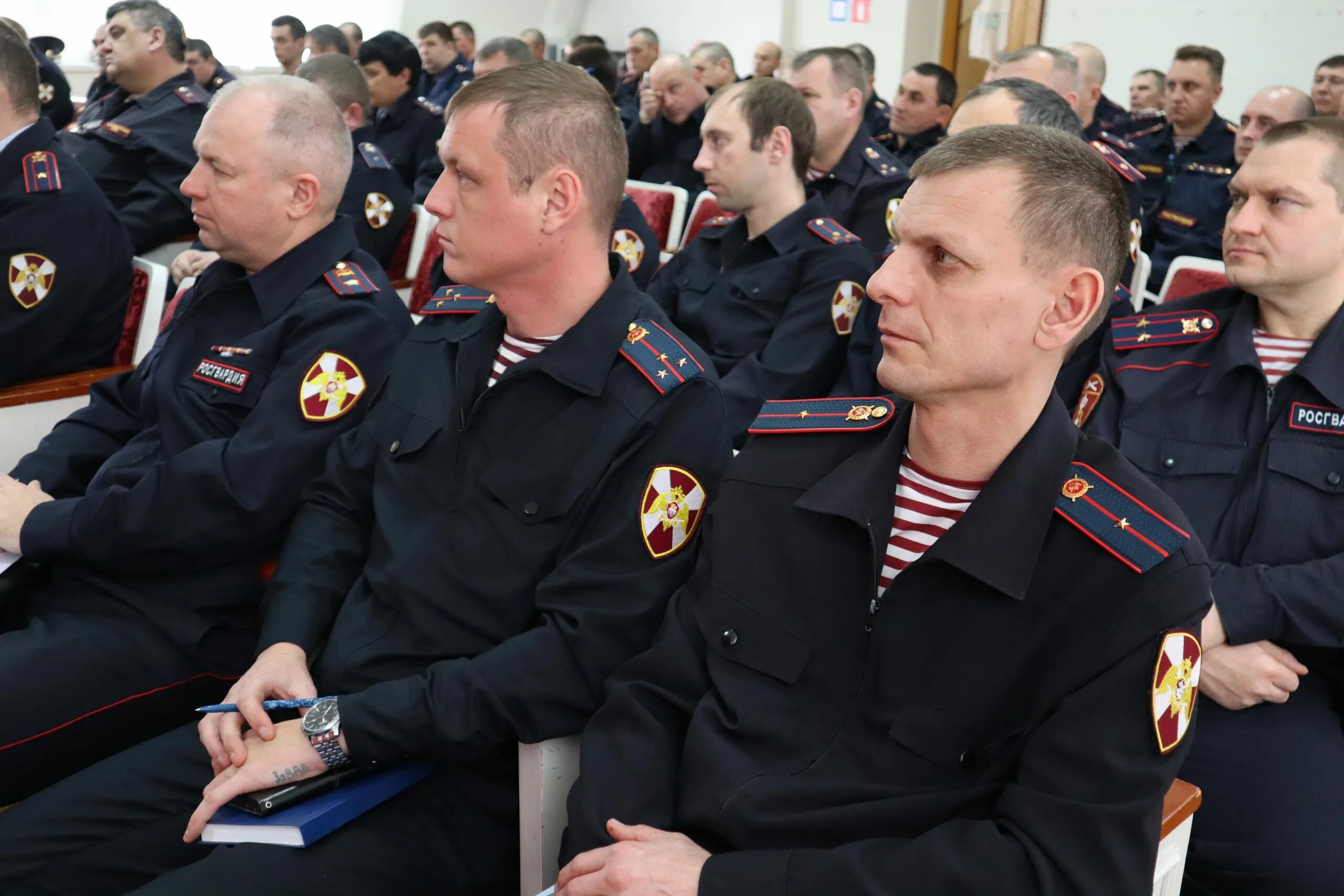 Росгвардия бакунина. Вневедомственная охрана росгвардия красноярск. Вневедомственная охрана боец. Росгвардия бакунина. Рос гвардия логотип.