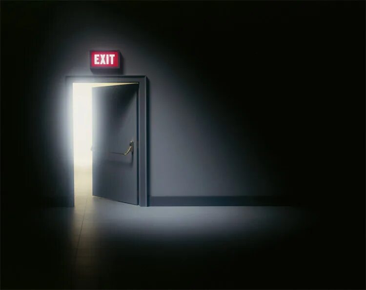 Пожарный выход дверь. Дверь в огне. Пожарный выход дверь. Doors exits. Doors exits.