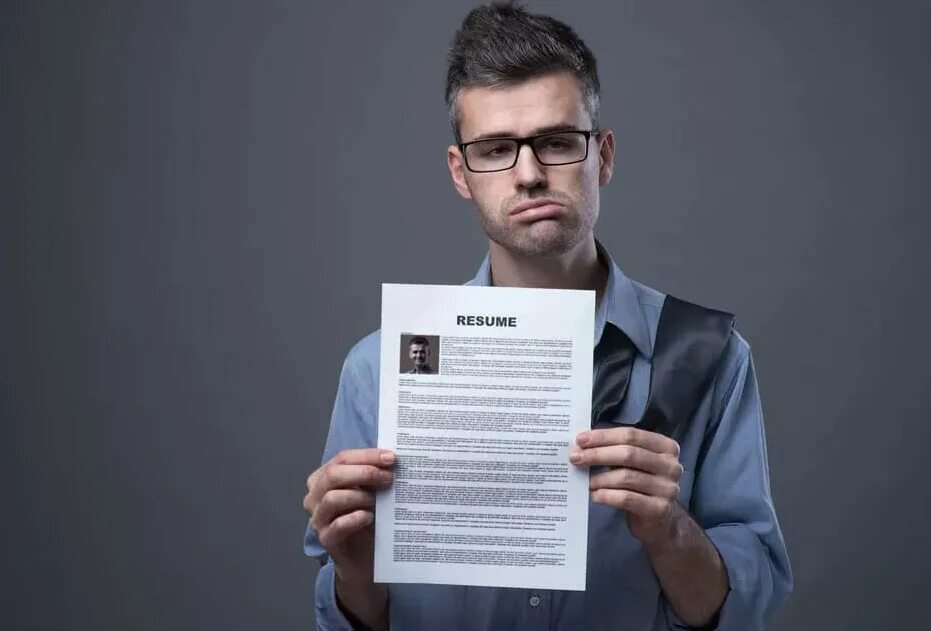 составление резюме фото. шепчет на ухо. общение мужчины и женщины. женщины сплетничают. узнать все секреты.