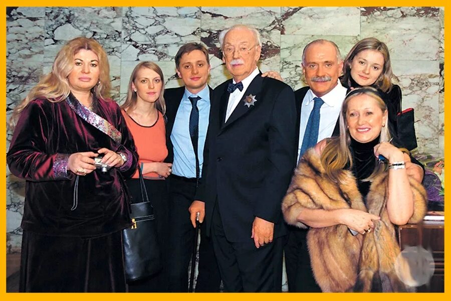 Дети никиты михалкова фото. Дети и внуки михалкова никиты михалкова. Семья никиты михалкова дети. Семья никиты михалкова с татьяной михалковой. Семья никиты михалкова дети.