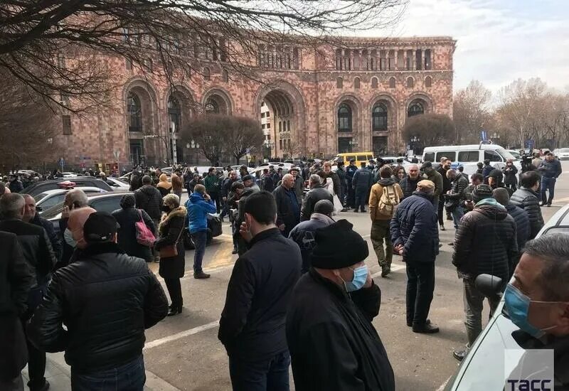 Армяне на улице. Армяне в Ереване. Армения люди на улицах. Жители еревана