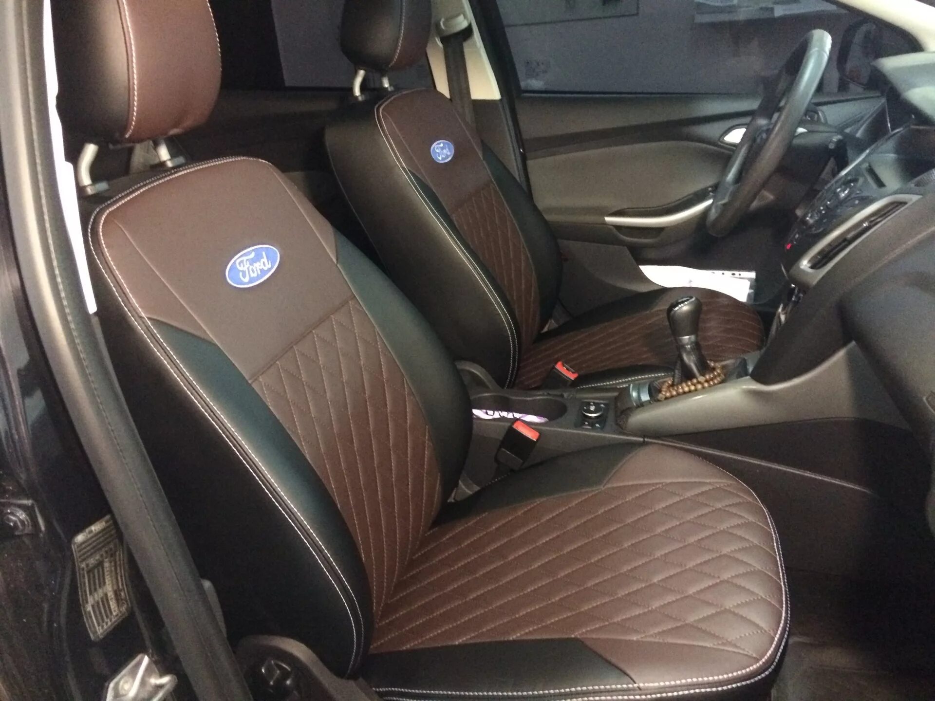 рыжие чехлы на машину. чехлы автопилот темно коричневый chevrolet niva. чехлы автопилот шоколад ромб. чехлы на инфинити qx 70. коричневые чехлы.