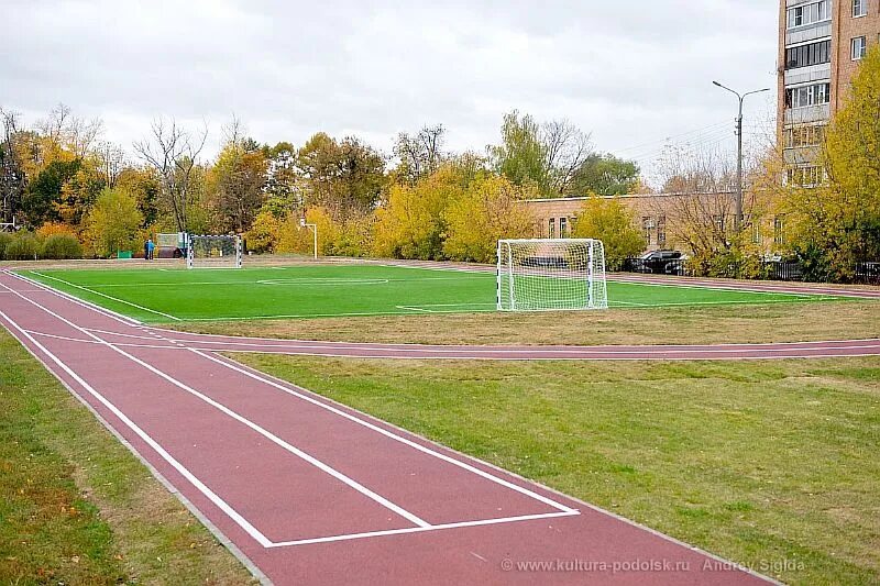 28 поле подольск. Стадион труд подольск. Подольск певчее поле. Спортивный комплекс труд подольск. Подольск поле.