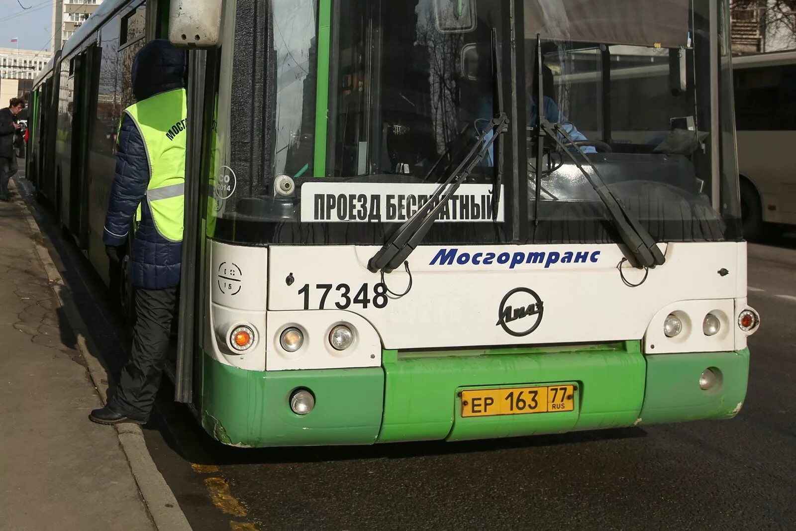 Автобус Москва. Кладбище автобусов Мосгортранс. Автобус на кладбище автобусов. Мосгортранс автобусы до кладбищ.