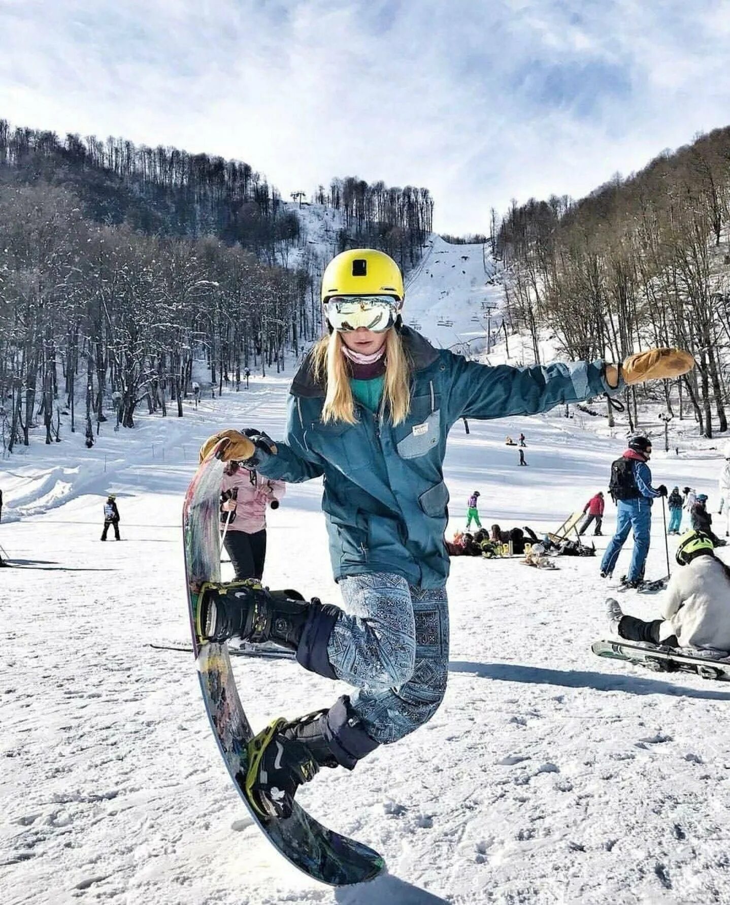 Эбби сноубордистка. Катание на сноуборде. Девушка на сноуборде. Катание на лыжах. Покататься на горнолыжном курорте