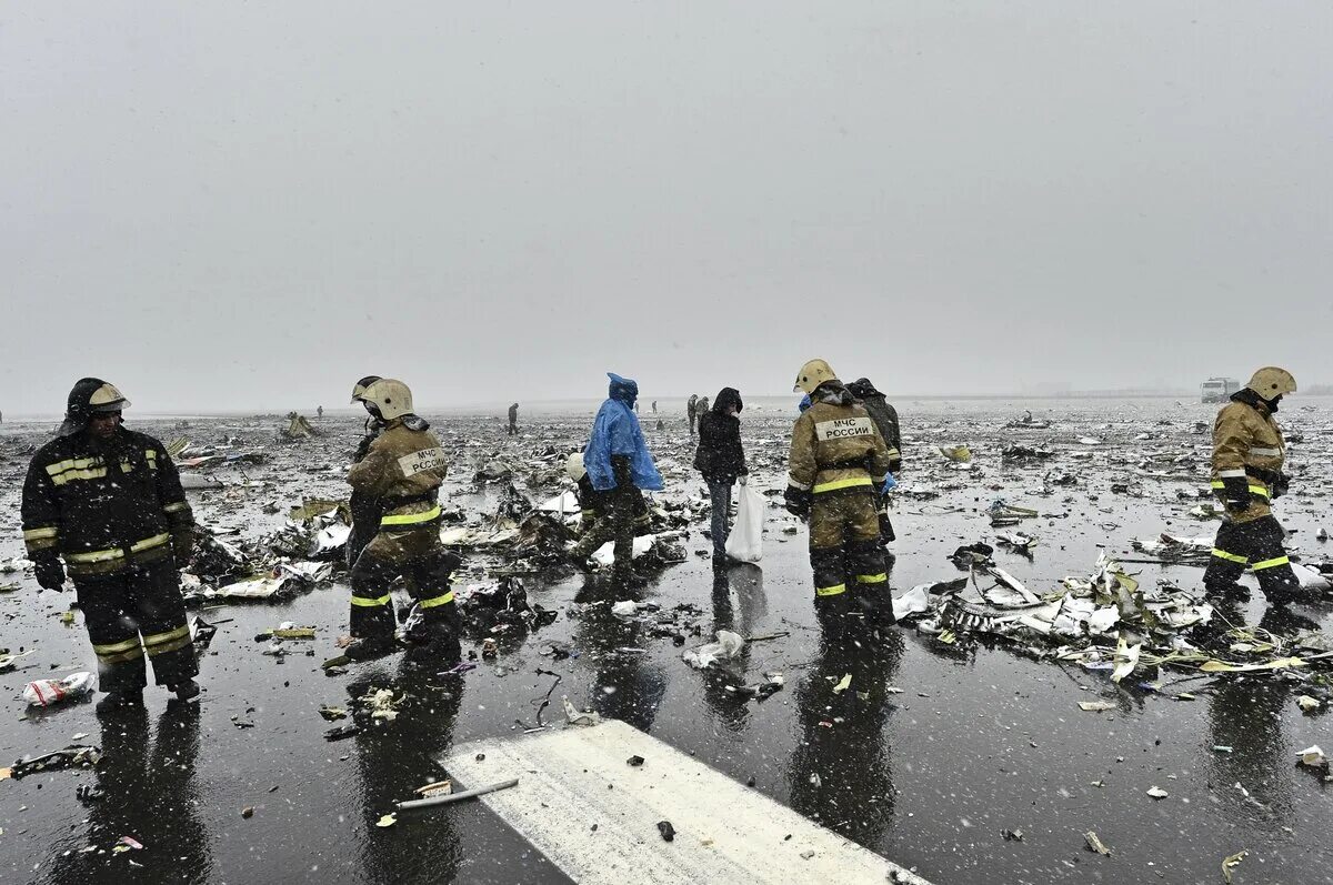 Дубай ростов на дону авиакатастрофа. Крушение Боинга 737 в Ростове. Боинг 737 Ростов на Дону катастрофа. Катастрофа Boeing 737 в Ростове. Авиакатастрофа flydubai в Ростове.