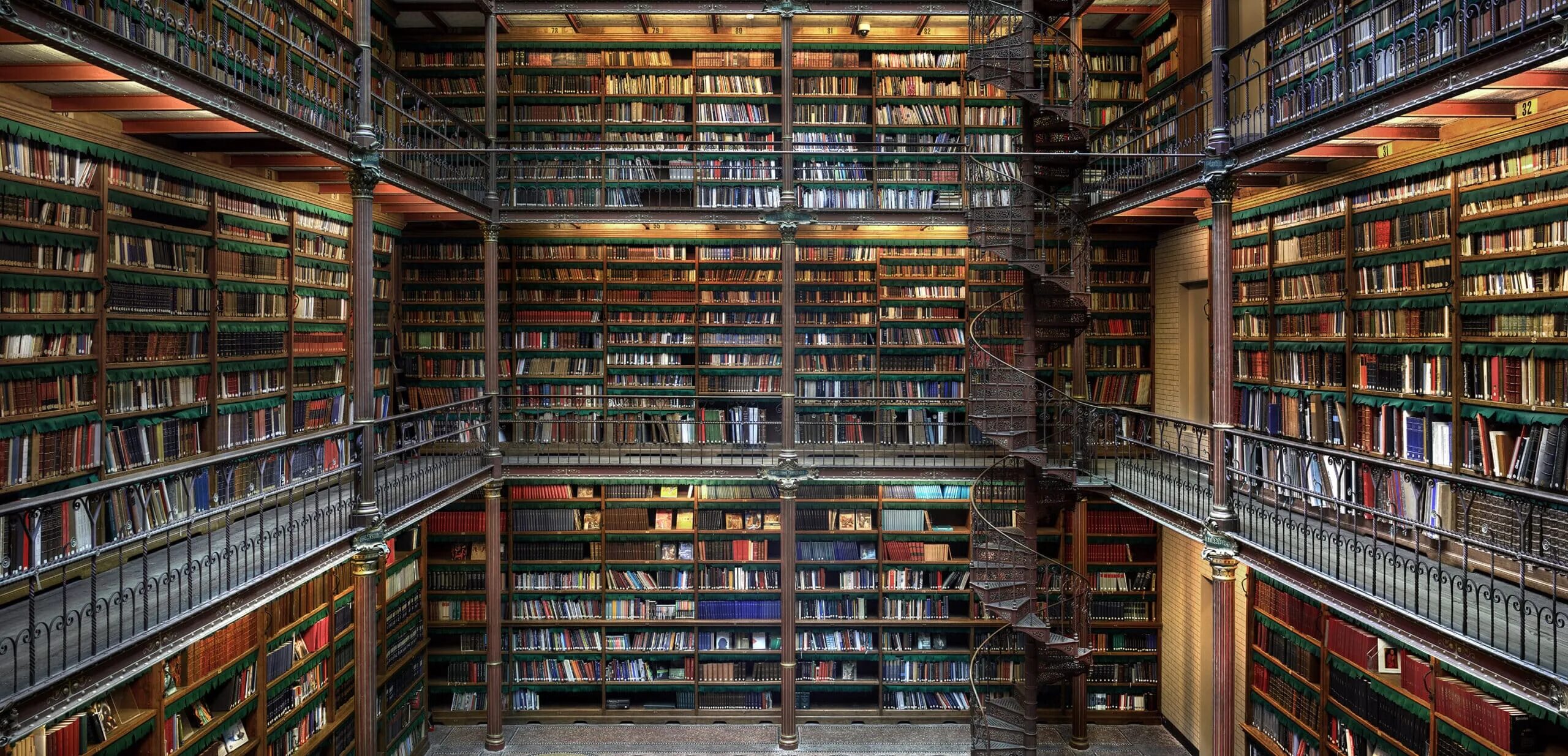 Библиотека 2 вк. Рейксмузеум библиотека. Парламентская библиотека Handelingenkamer, Нидерланды. Библиотека Амстердама.