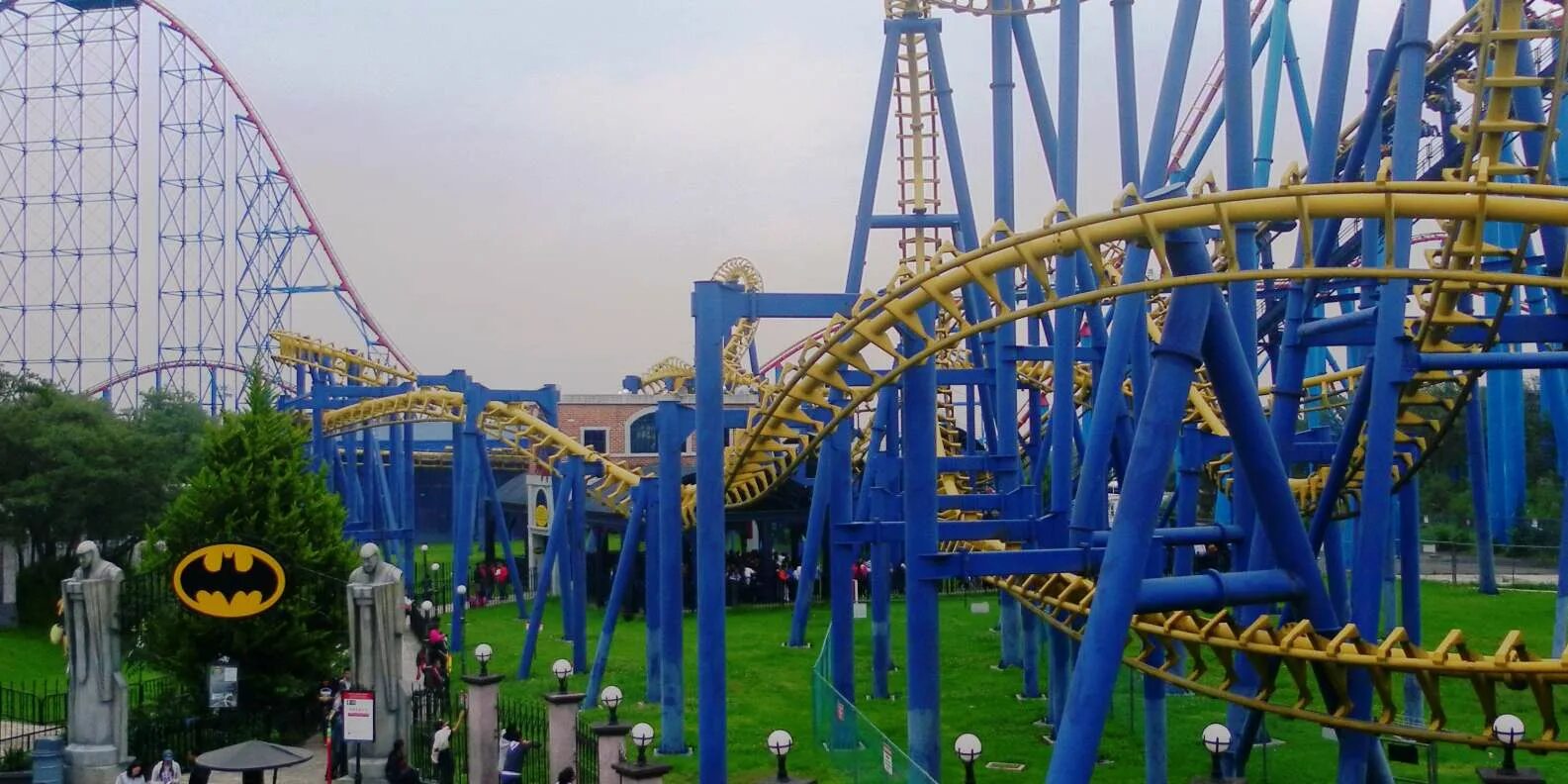 6 развлечения. Парк развлечений Six Flags Mexico. Парк аттракционов шесть флагов Мехико. Six Flags los Angeles парк аттракционы. Six Flags Magic Mountain Лос-Анджелес.