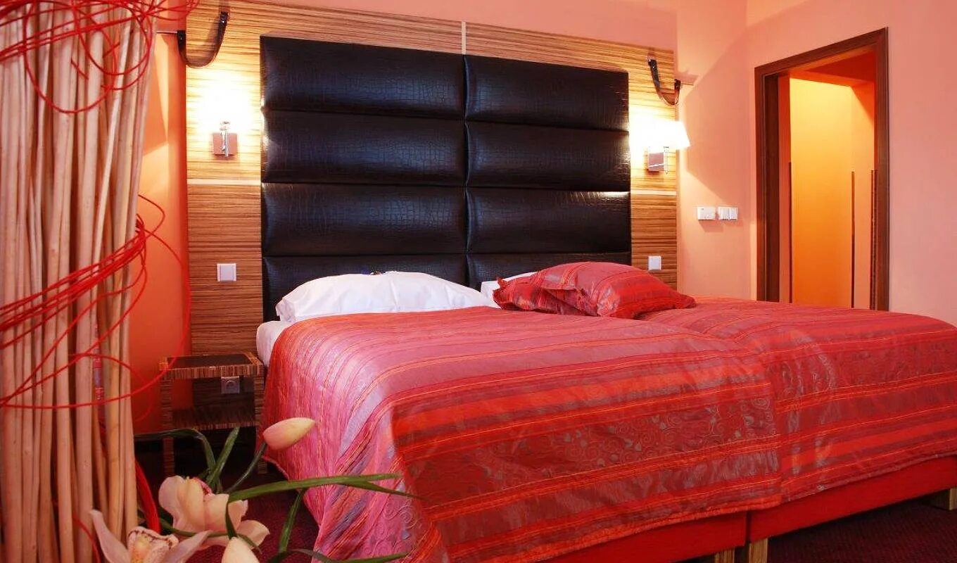 Немецкий отель в турции. Гостиница сочи турция. Голосеевская гостиница. Амадео отель санкт-петербург. Гостиница киевская.