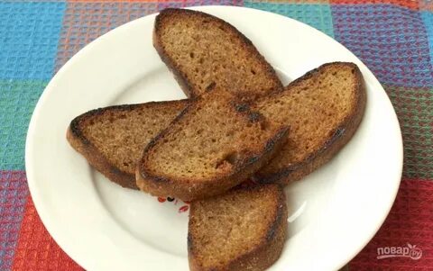 Поджаренный черный хлеб