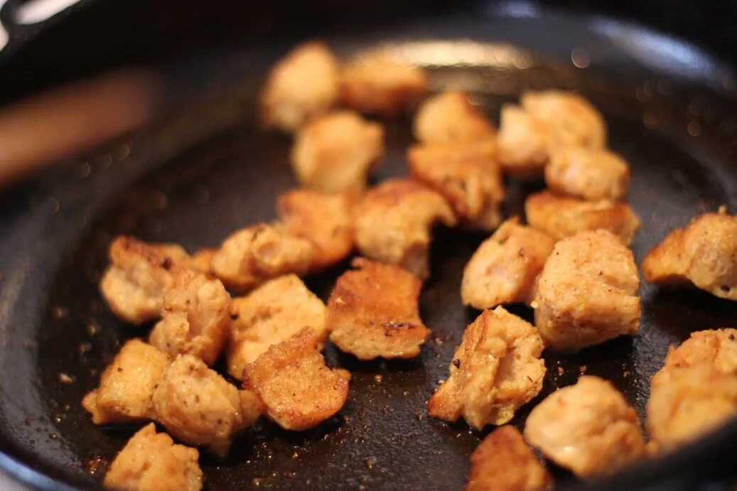 Как пожарить соевое мясо. Соевое мясо. блюда из соевого мяса. жареная соя. соевое мясо с сыром.