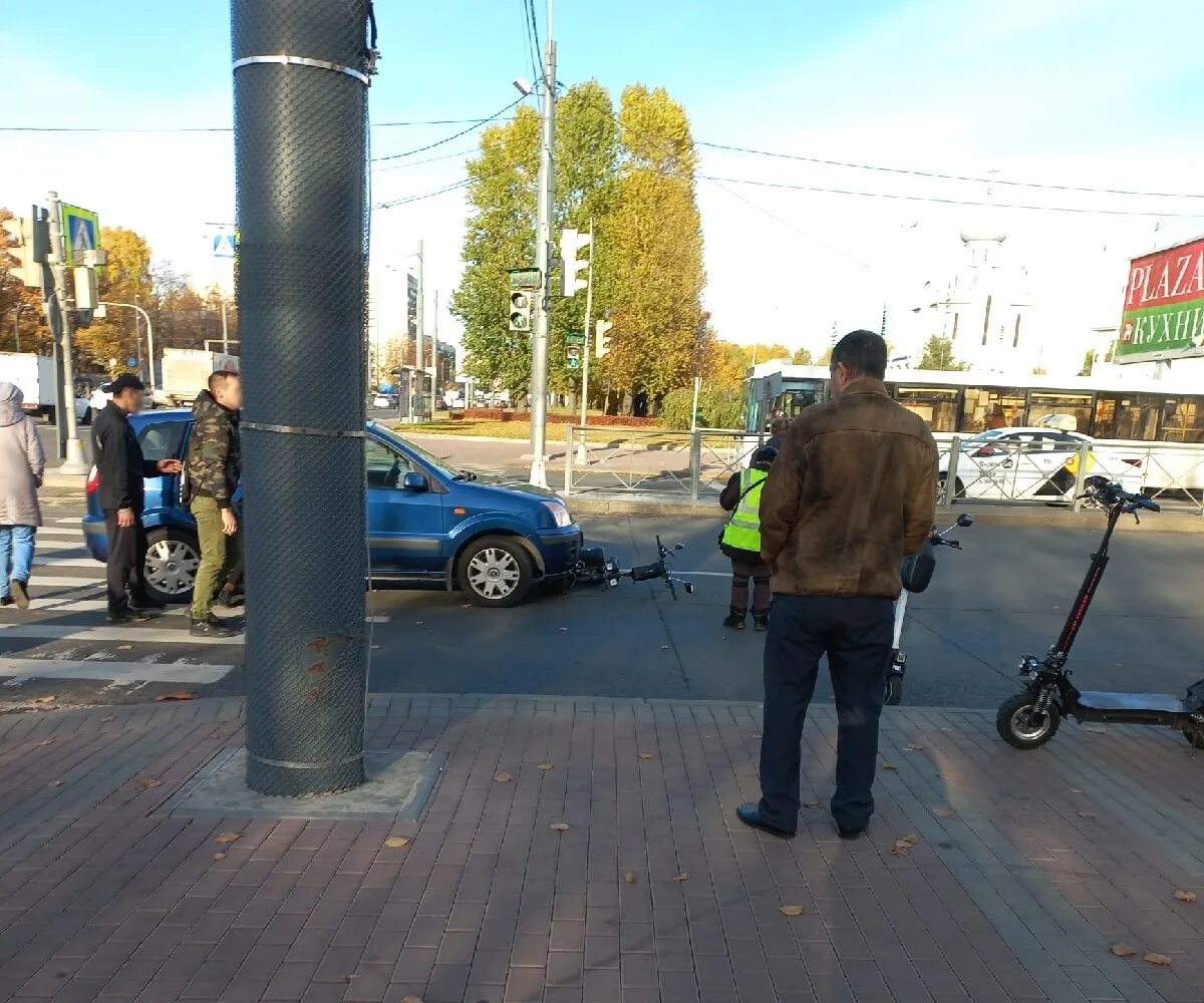 Несчастный случай санкт петербург. Электросамокат сбил пешехода. Электросамокат авария. Авария электросамокаты Питер.