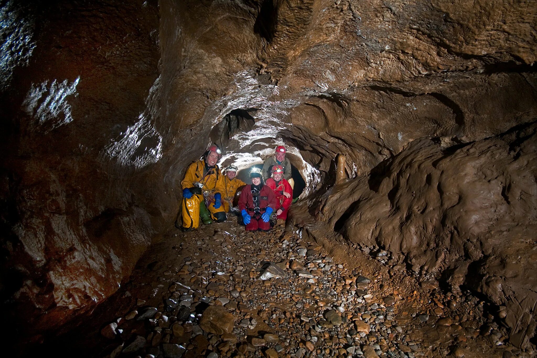 Почему экспедиция по изучению пещеры была. Пещеры. Спелеотуризм туризм. Спуск под землю. Спортивный спелеотуризм.