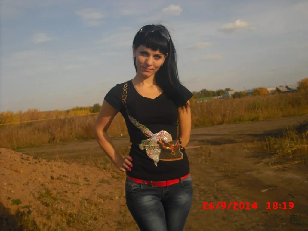 Татарки в мини. Город домодедово девочка. Канск девушки. Виктория ларина актриса. Снять девочку в районе.