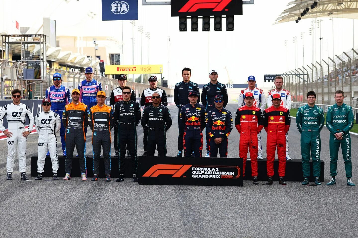 Формула 1 гонка 2 этап. F1 2022. F1 2022 Bahrain Grand prix. Гонщики ф1 2022. Алонсо ф1.