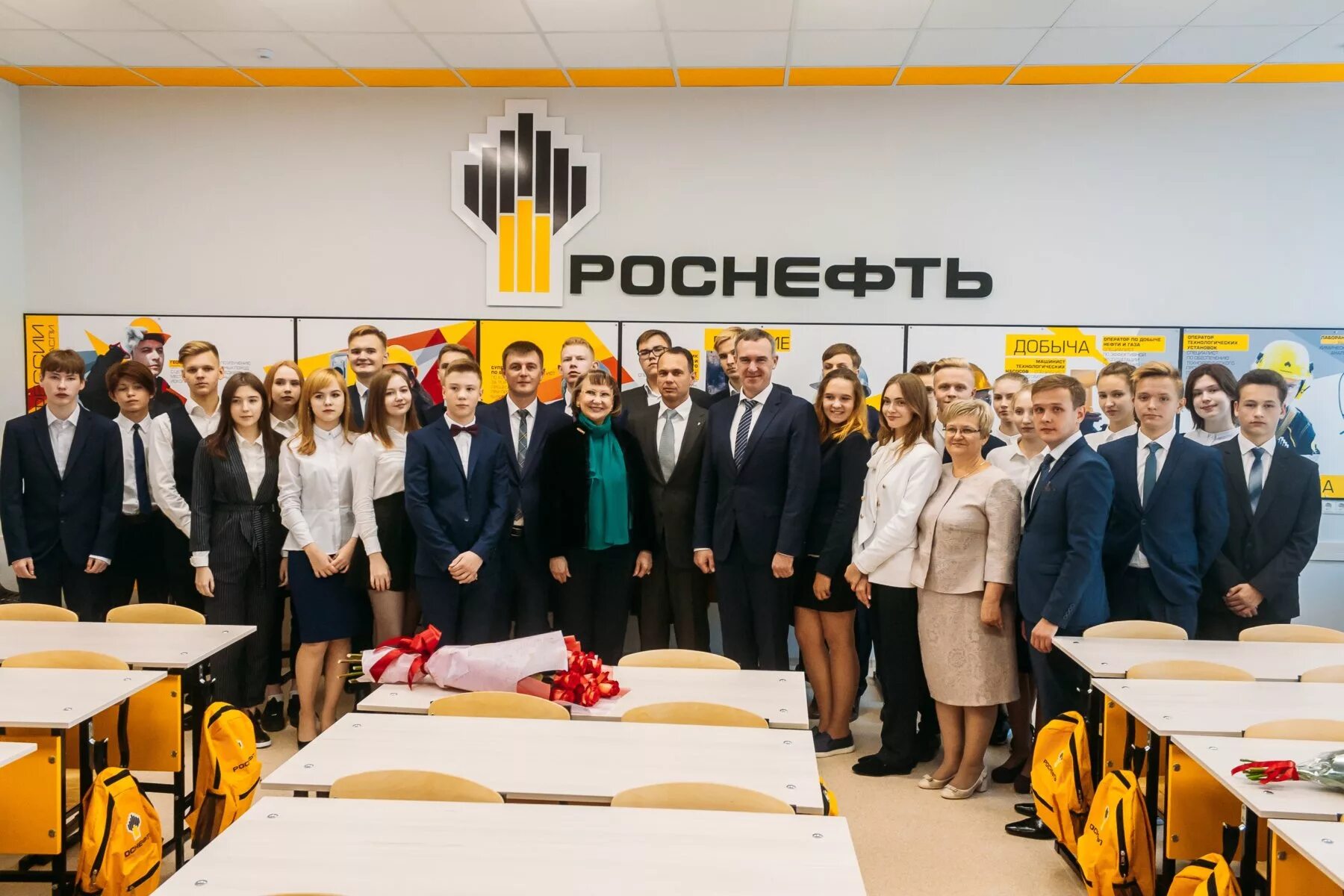 Сайт роснефть тюмень. А тюменнефтегаз. Тюменнефтегаз логотип. Офис роснефти в тюмени. Тюменнефтегаз тюмень.