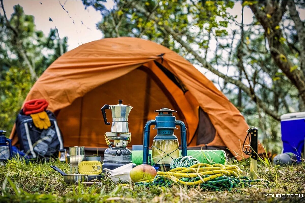 Camp go camping перевод. Туристическая палатка на природе. Походный туризм. Поход с палатками. Туризм с палатками.