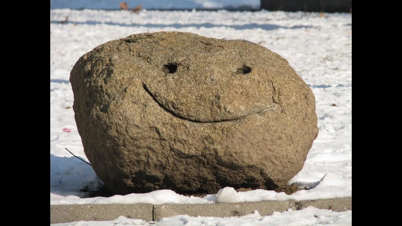 камни с человеческими лицами. фигурка каменное лицо.