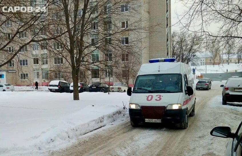 Машина скорой помощи из нижнего новгорода. Работники скорой помощи в г. Скорая с дали. Газель некст медицина катастроф. Ford transit смп.
