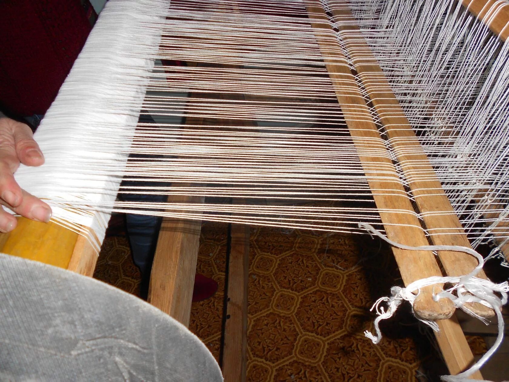 как заправить ткацкий станок. станок для ткания половиков. экояр ткацкие станки. ткацкие станки для домашнего рукоделия. ткацкий станок смит lp500.