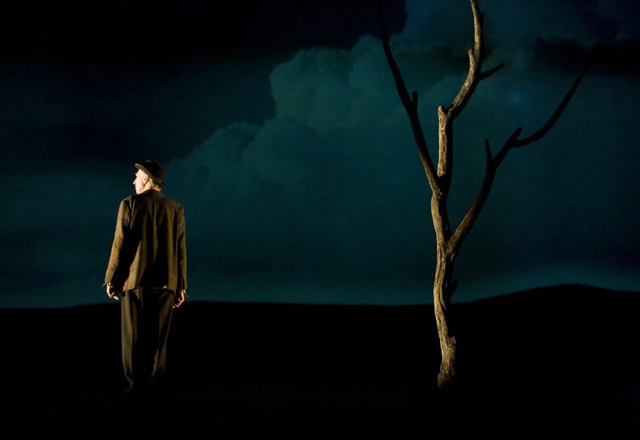 Wait for player. Сэмюэля беккета «в ожидании годо». беккет с. &quot;в ожидании годо&quot;. waiting for godot samuel beckett. сэмюэл беккет пьеса &quot;в ожидании годо&quot;..